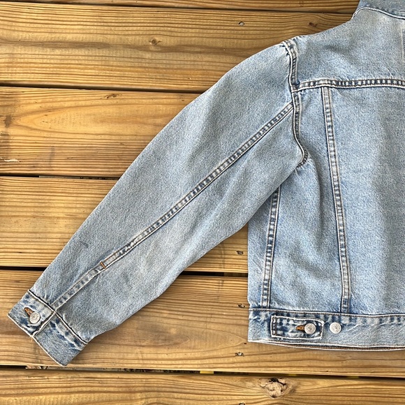 Vintage Levi’s Women’s 4 Pockets Faded Trucker Jean Jacket - Picture 11 of 15